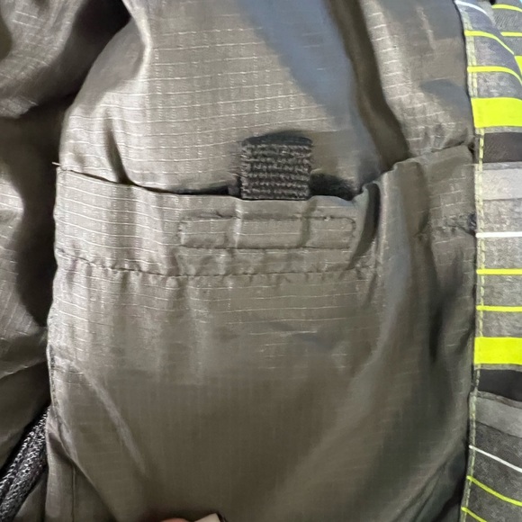 DC Ski/ Snowboard Jacket - Picture 10 of 14